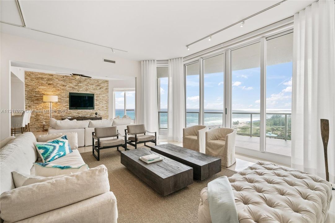 Recently Sold: $3,975,000 (3 beds, 3 baths, 3605 Square Feet)