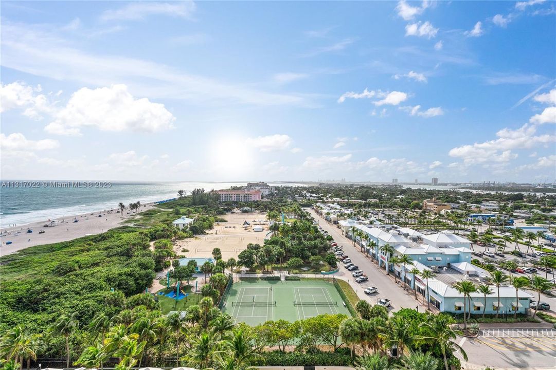 Recently Sold: $3,975,000 (3 beds, 3 baths, 3605 Square Feet)