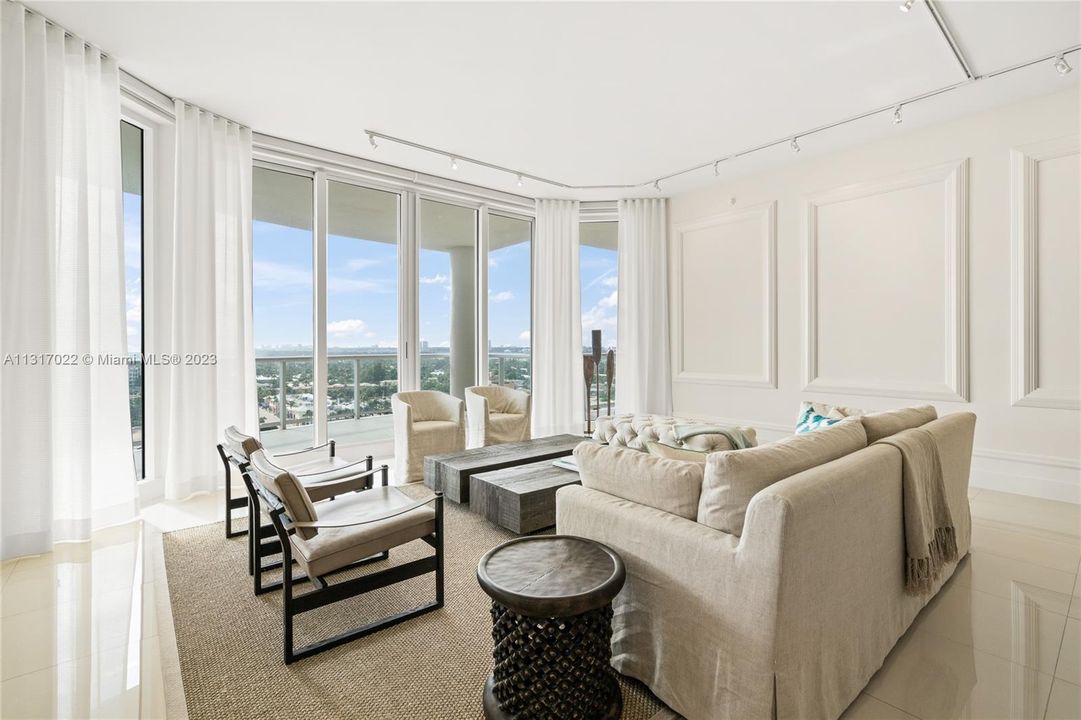 Recently Sold: $3,975,000 (3 beds, 3 baths, 3605 Square Feet)