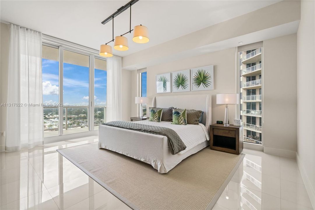 Recently Sold: $3,975,000 (3 beds, 3 baths, 3605 Square Feet)