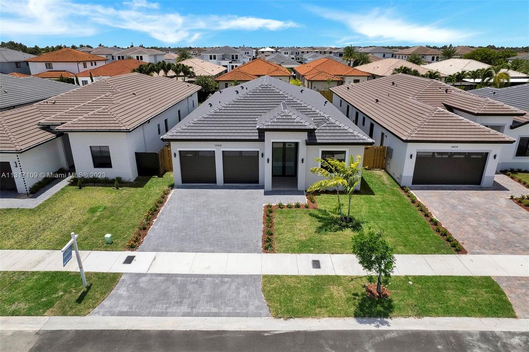 Recently Sold: $1,050,000 (4 beds, 3 baths, 2334 Square Feet)
