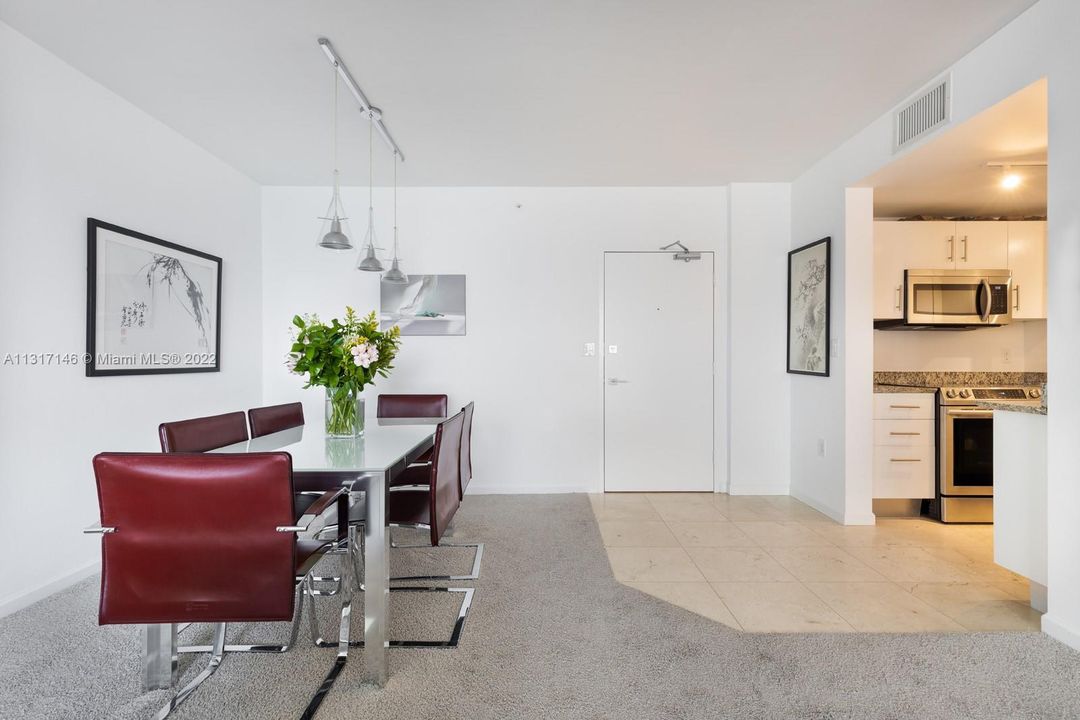 Recently Sold: $1,273,000 (2 beds, 2 baths, 1056 Square Feet)