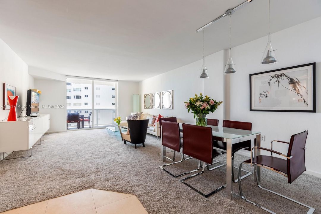 Recently Sold: $1,273,000 (2 beds, 2 baths, 1056 Square Feet)