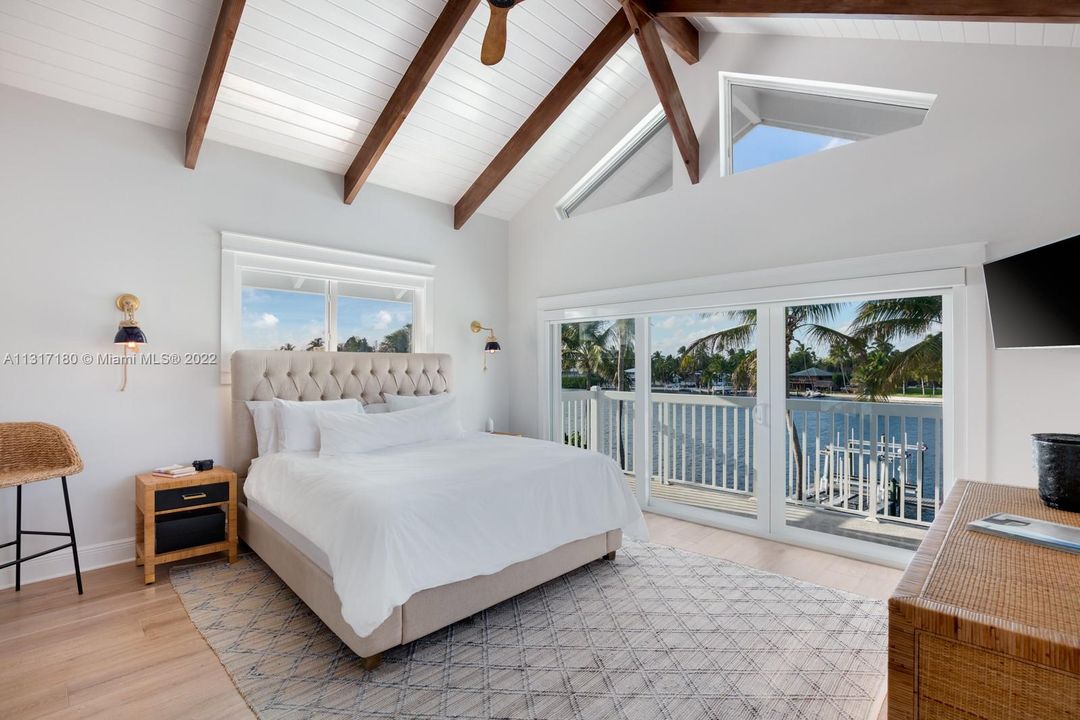 Vendido Recientemente: $6,499,000 (5 camas, 4 baños, 3353 Pies cuadrados)