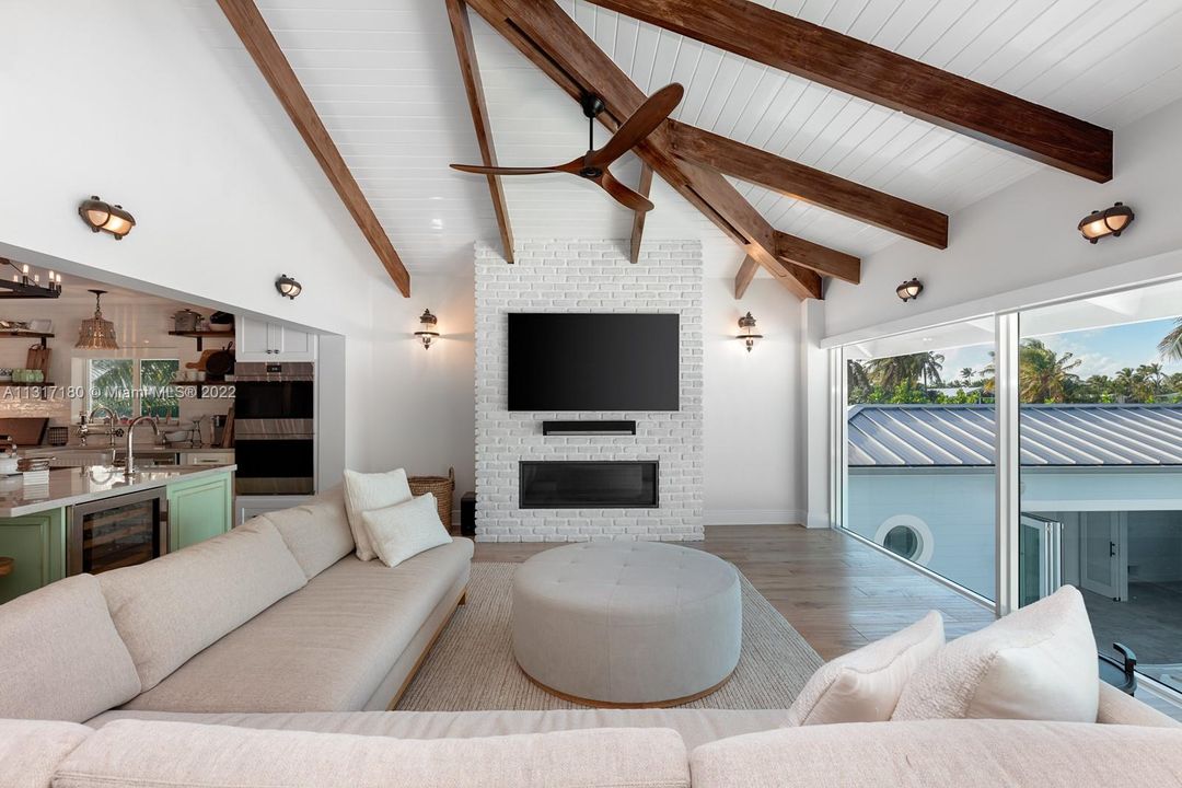 Vendido Recientemente: $6,499,000 (5 camas, 4 baños, 3353 Pies cuadrados)