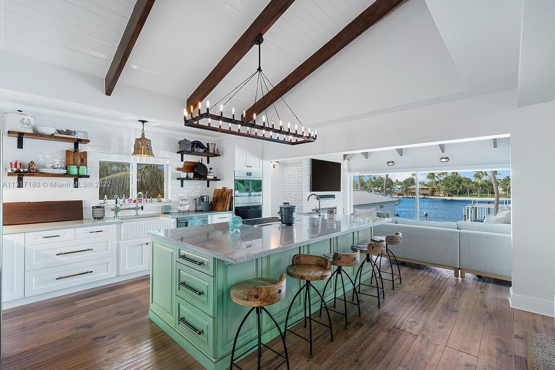 Vendido Recientemente: $6,499,000 (5 camas, 4 baños, 3353 Pies cuadrados)