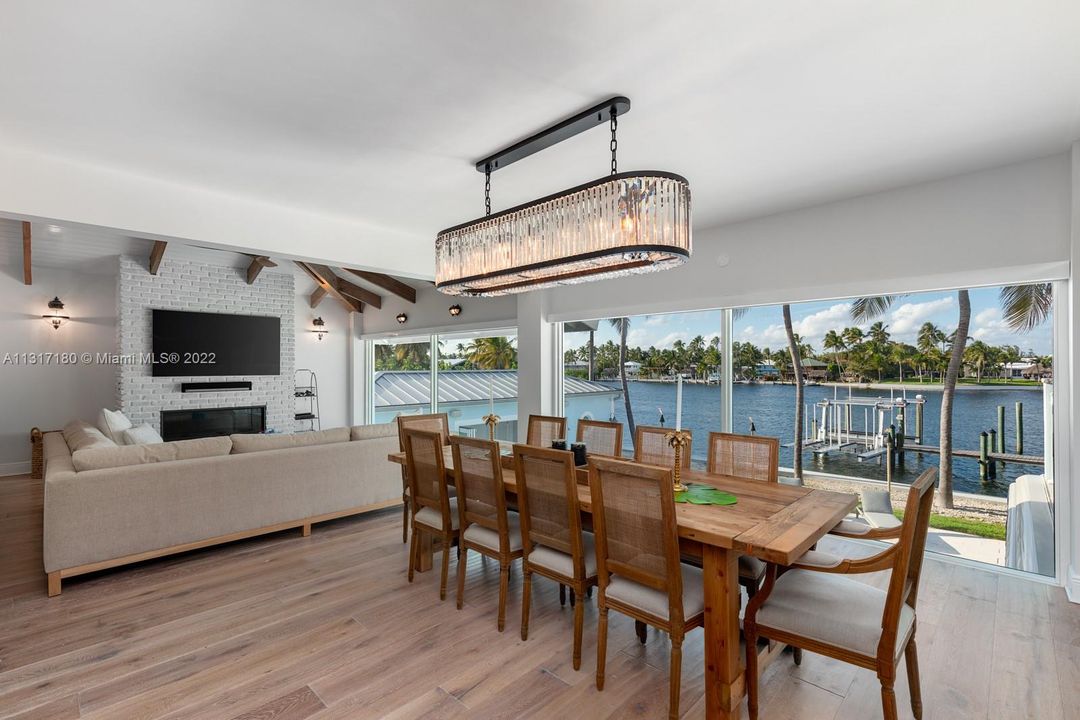 Vendido Recientemente: $6,499,000 (5 camas, 4 baños, 3353 Pies cuadrados)