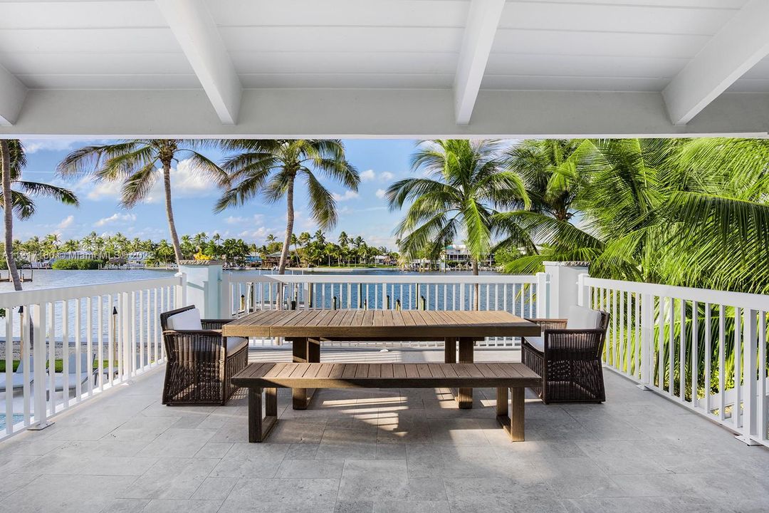 Vendido Recientemente: $6,499,000 (5 camas, 4 baños, 3353 Pies cuadrados)