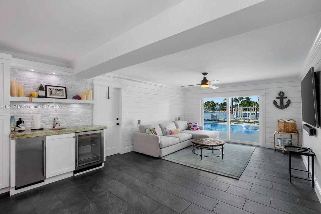 Vendido Recientemente: $6,499,000 (5 camas, 4 baños, 3353 Pies cuadrados)