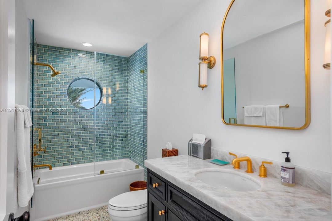 Vendido Recientemente: $6,499,000 (5 camas, 4 baños, 3353 Pies cuadrados)