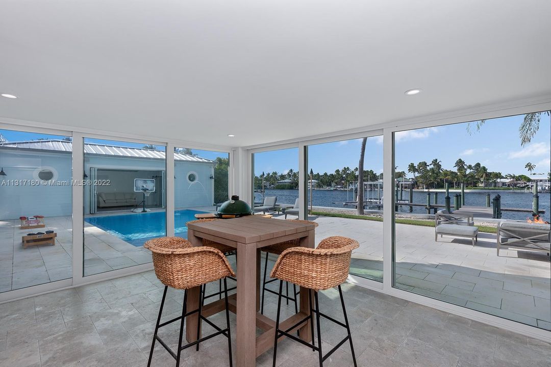 Vendido Recientemente: $6,499,000 (5 camas, 4 baños, 3353 Pies cuadrados)