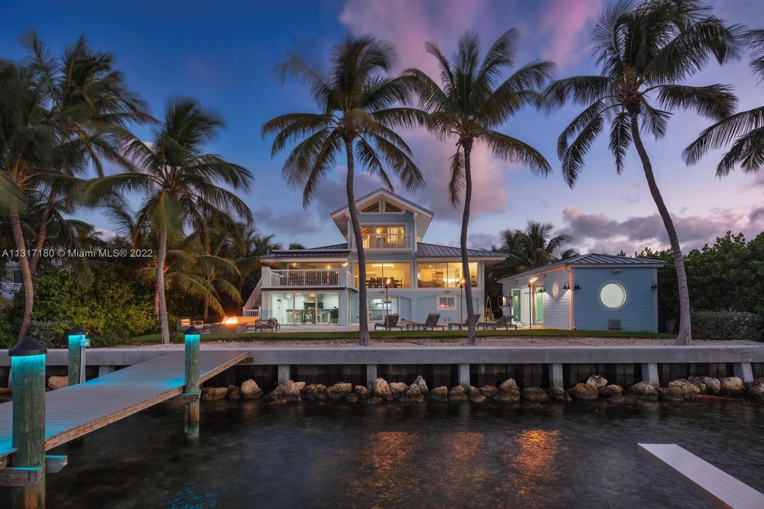 Vendido Recientemente: $6,499,000 (5 camas, 4 baños, 3353 Pies cuadrados)