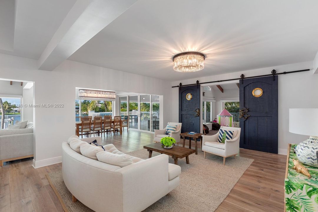 Vendido Recientemente: $6,499,000 (5 camas, 4 baños, 3353 Pies cuadrados)