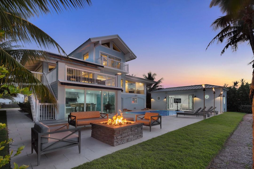 Vendido Recientemente: $6,499,000 (5 camas, 4 baños, 3353 Pies cuadrados)