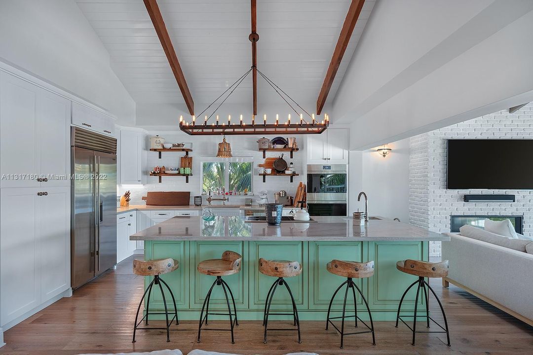 Vendido Recientemente: $6,499,000 (5 camas, 4 baños, 3353 Pies cuadrados)