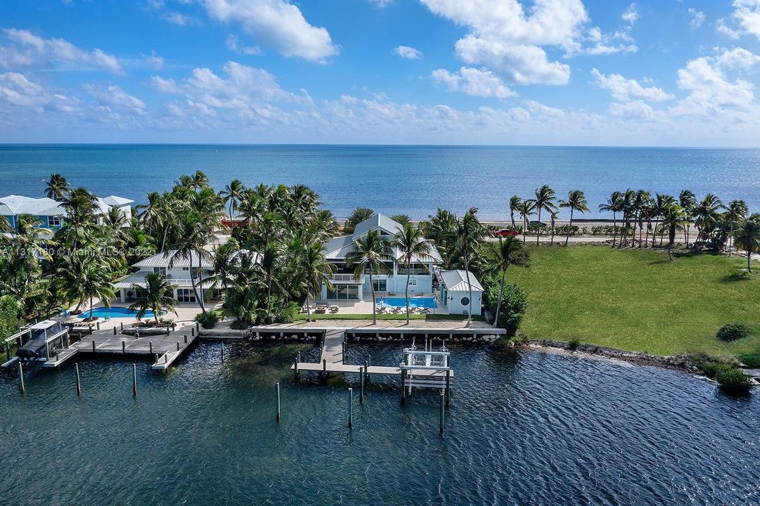 Vendido Recientemente: $6,499,000 (5 camas, 4 baños, 3353 Pies cuadrados)