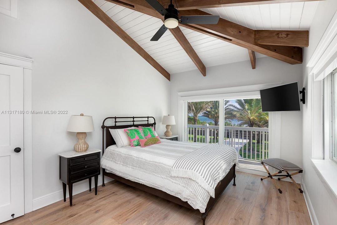 Vendido Recientemente: $6,499,000 (5 camas, 4 baños, 3353 Pies cuadrados)