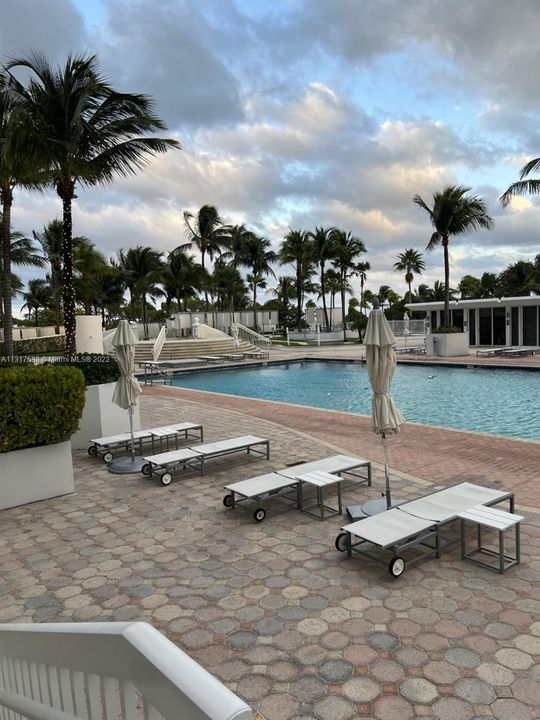 Recently Sold: $700,000 (2 beds, 2 baths, 1056 Square Feet)