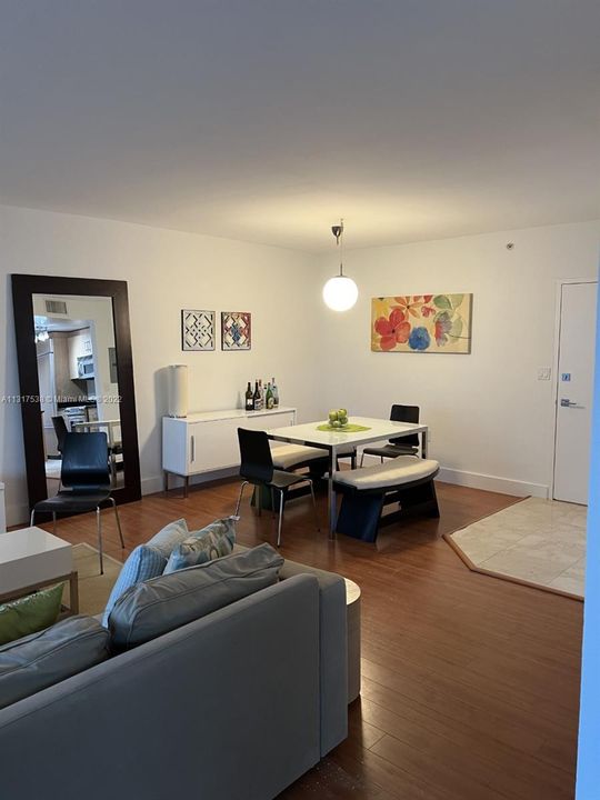 Recently Sold: $700,000 (2 beds, 2 baths, 1056 Square Feet)