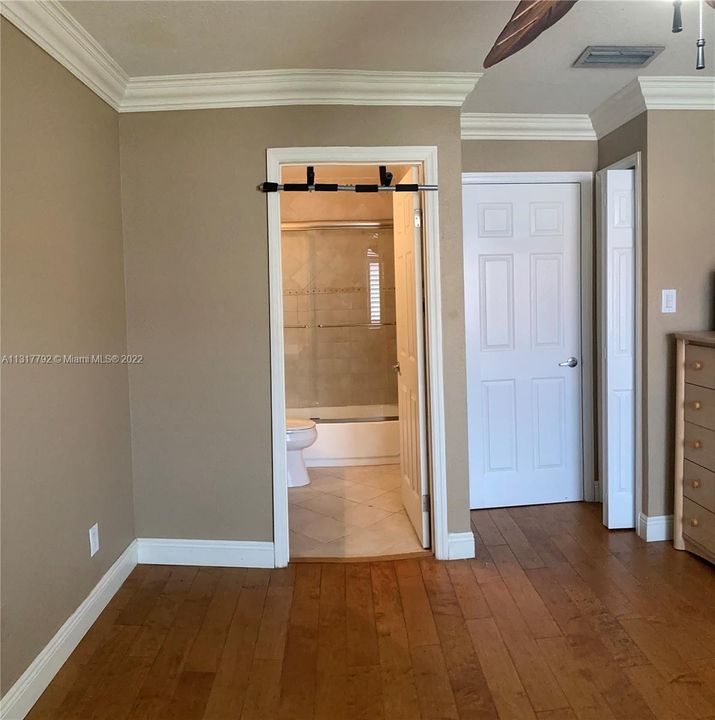 Recently Rented: $1,200 (1 beds, 1 baths, 1075 Square Feet)