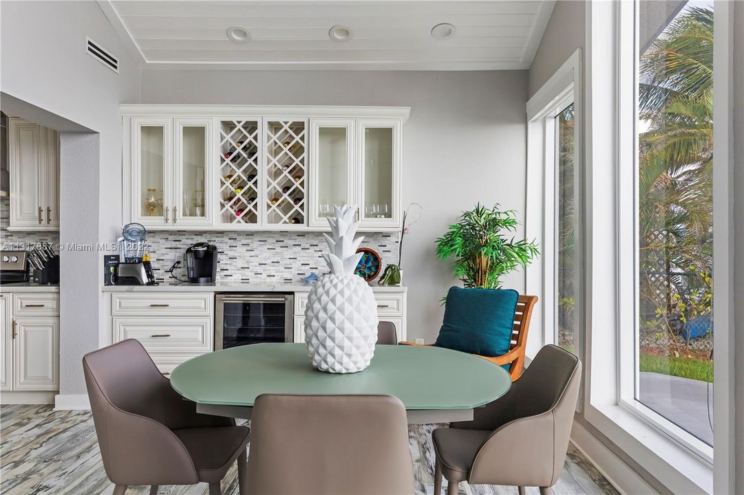 Recently Sold: $1,925,000 (3 beds, 2 baths, 2134 Square Feet)