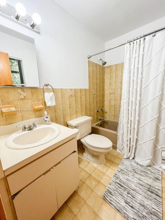 最近租的: $4,000 (3 贝兹, 2 浴室, 1040 平方英尺)