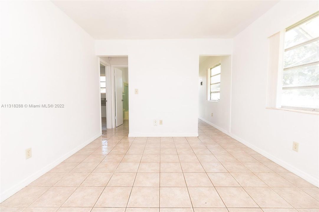 最近租的: $1,450 (1 贝兹, 1 浴室, 5580 平方英尺)