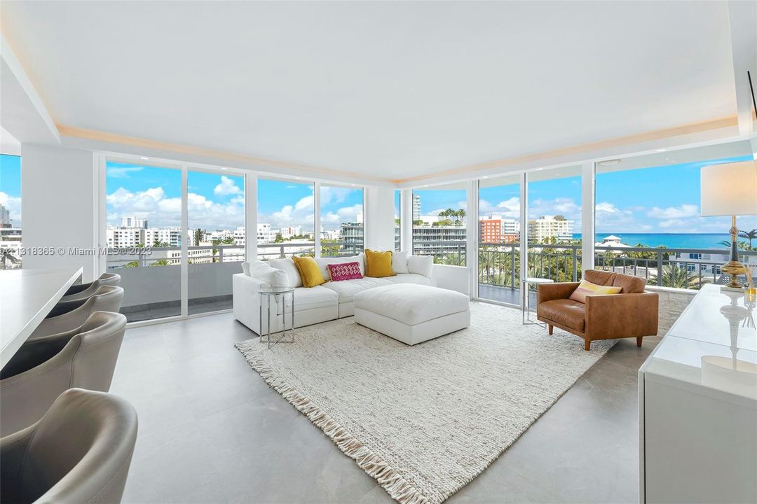 Recently Sold: $2,350,000 (3 beds, 2 baths, 1559 Square Feet)