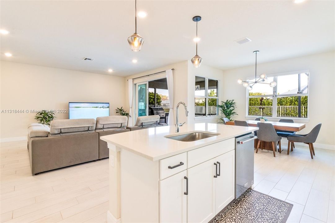 Recently Sold: $1,234,000 (5 beds, 3 baths, 2404 Square Feet)