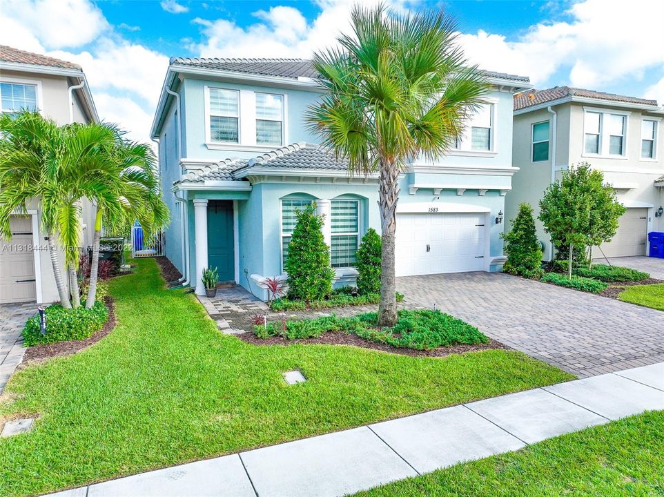 Recently Sold: $1,234,000 (5 beds, 3 baths, 2404 Square Feet)