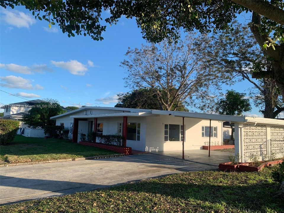 Recently Sold: $369,000 (3 beds, 2 baths, 2058 Square Feet)