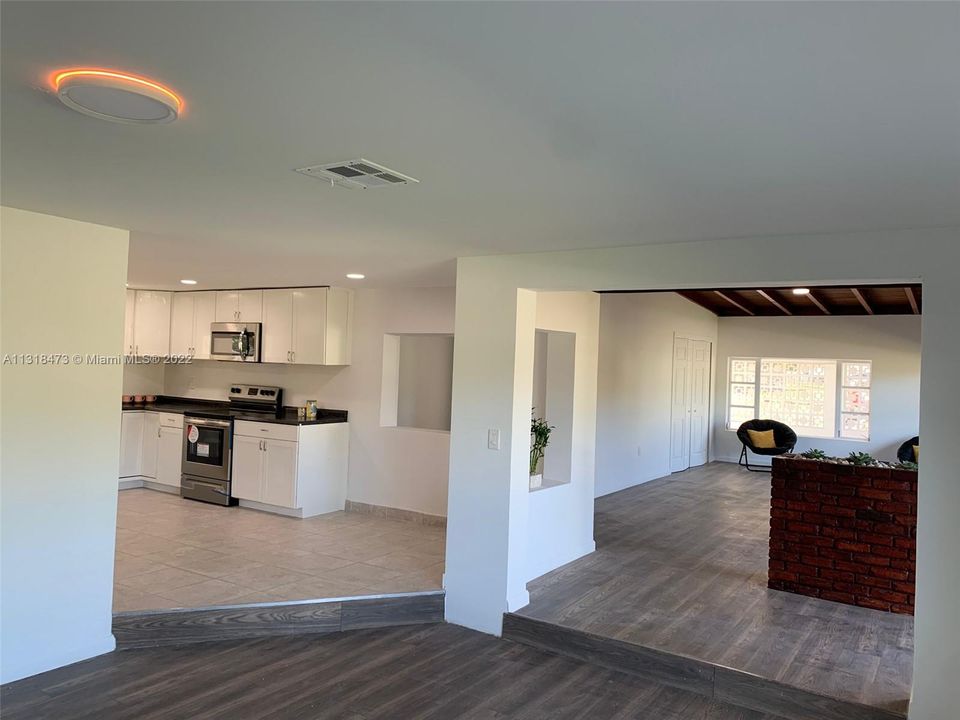 Recently Sold: $369,000 (3 beds, 2 baths, 2058 Square Feet)