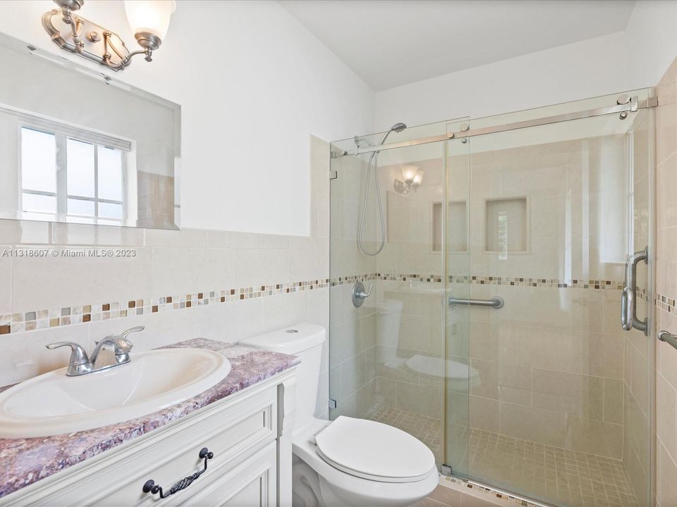 最近售出: $839,000 (3 贝兹, 2 浴室, 1534 平方英尺)