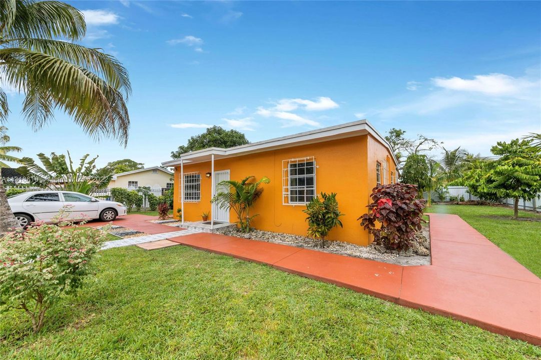Recently Sold: $350,000 (2 beds, 1 baths, 720 Square Feet)
