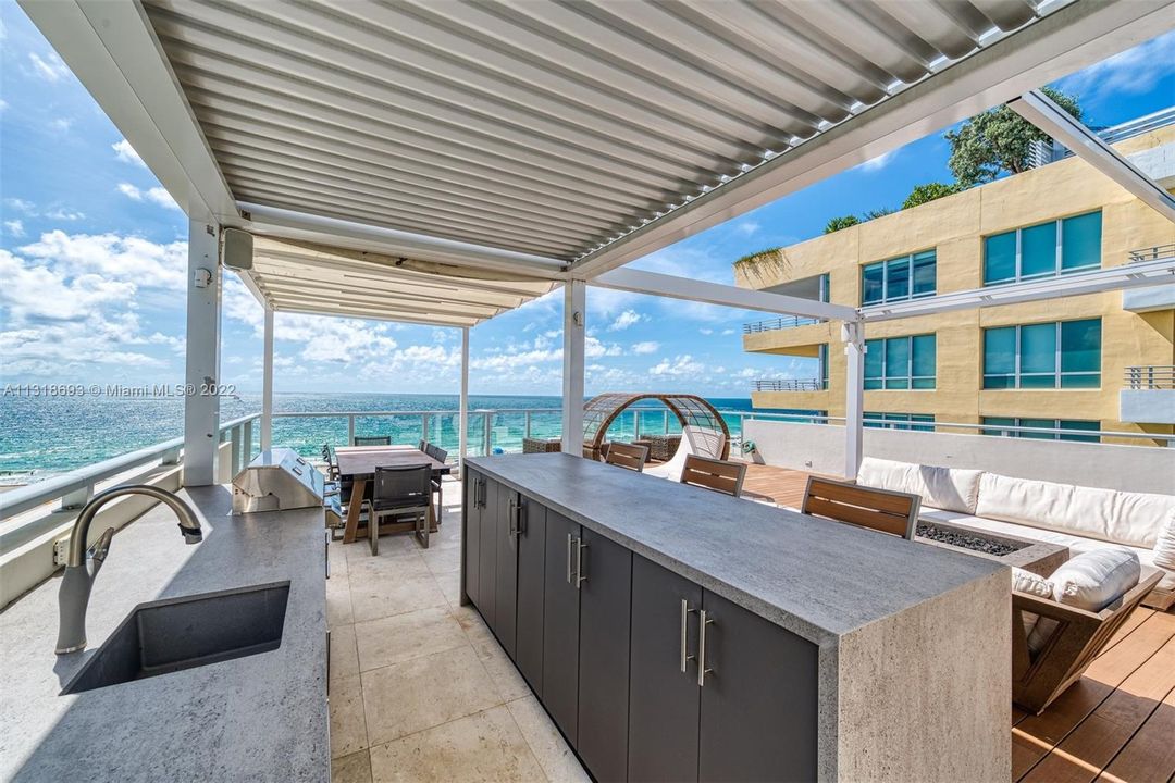Recently Sold: $10,000,000 (4 beds, 4 baths, 2303 Square Feet)