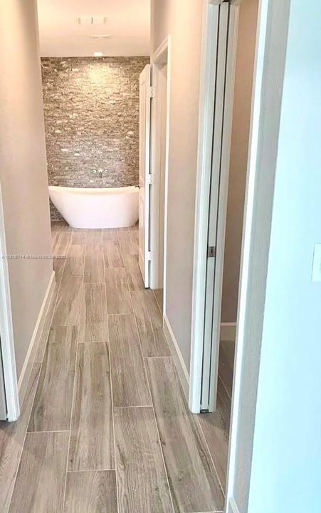 Recently Rented: $4,500 (6 beds, 3 baths, 2850 Square Feet)