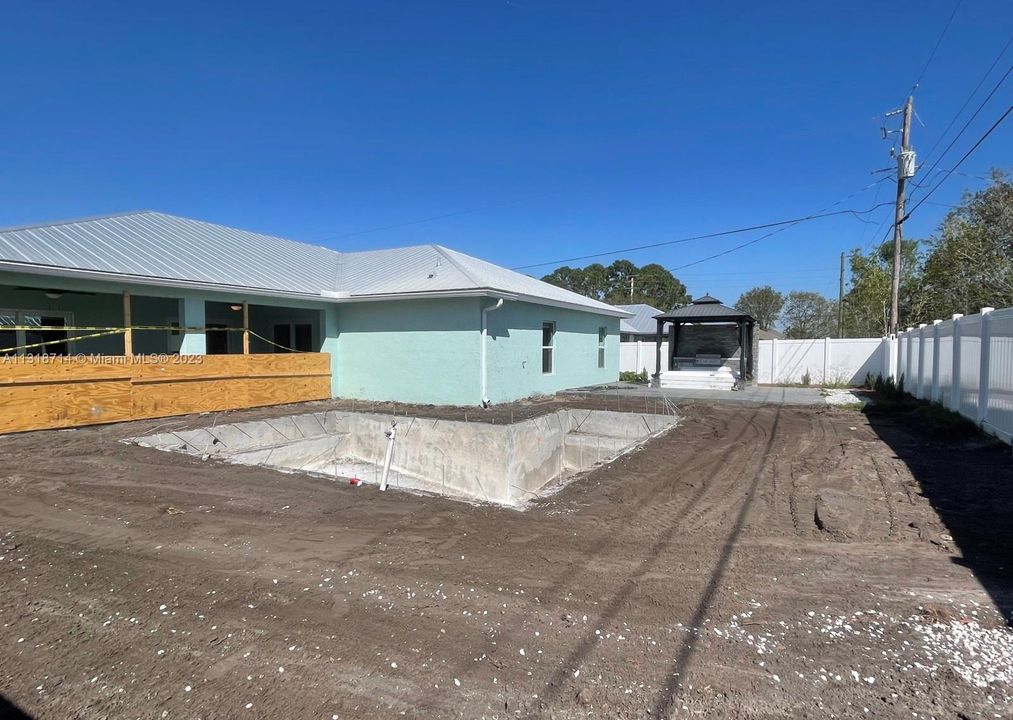 Recently Rented: $4,500 (6 beds, 3 baths, 2850 Square Feet)