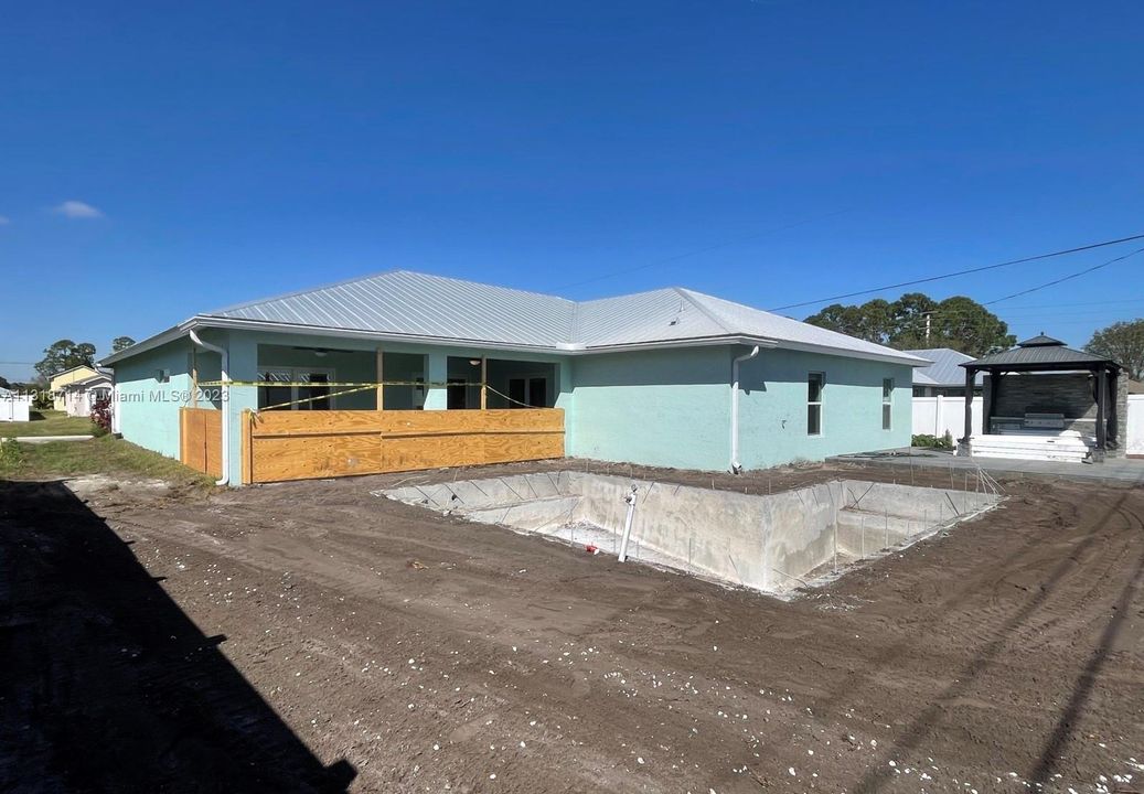 Recently Rented: $4,500 (6 beds, 3 baths, 2850 Square Feet)