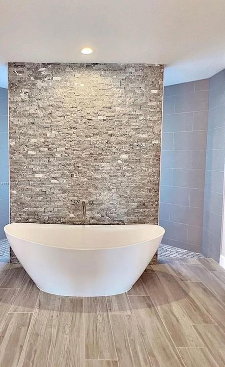 Recently Rented: $4,500 (6 beds, 3 baths, 2850 Square Feet)