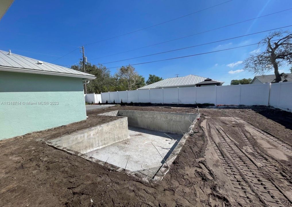 Recently Rented: $4,500 (6 beds, 3 baths, 2850 Square Feet)