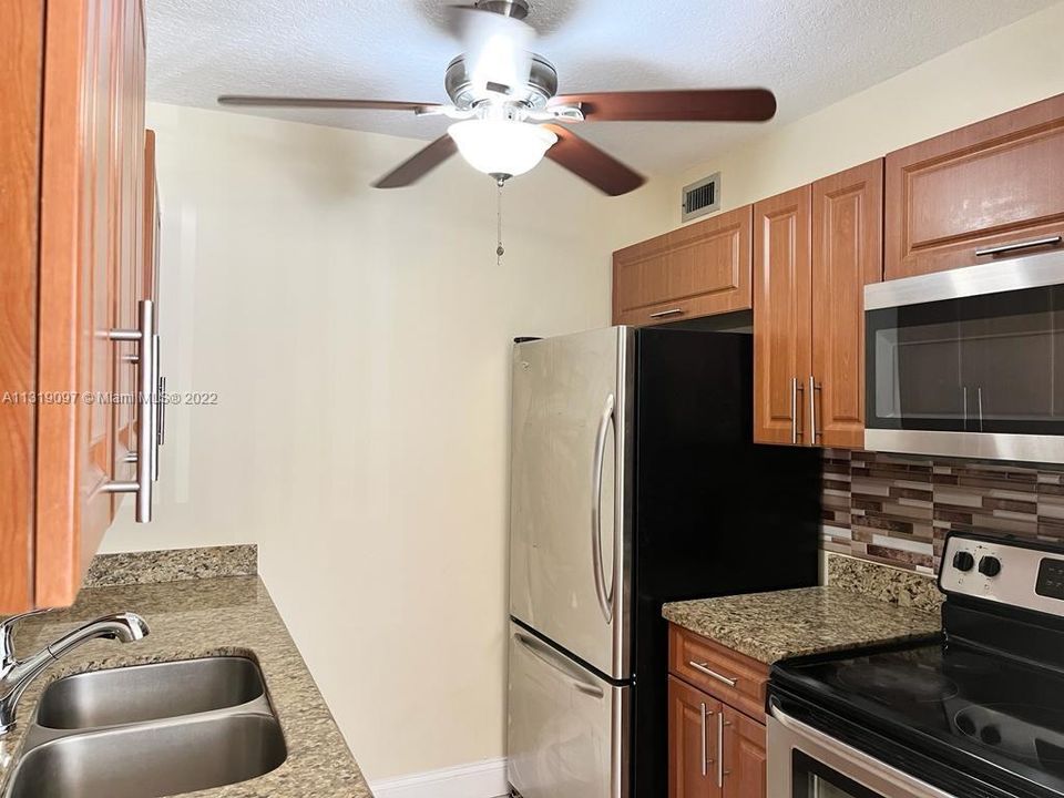 Recently Rented: $2,900 (3 beds, 1 baths, 1294 Square Feet)