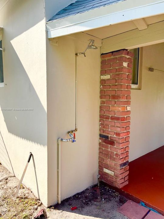 Recently Rented: $2,900 (3 beds, 1 baths, 1294 Square Feet)