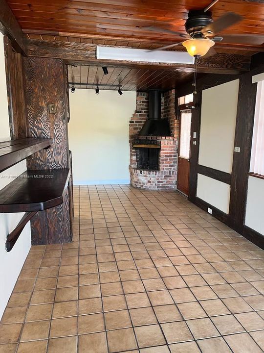 Recently Rented: $2,900 (3 beds, 1 baths, 1294 Square Feet)