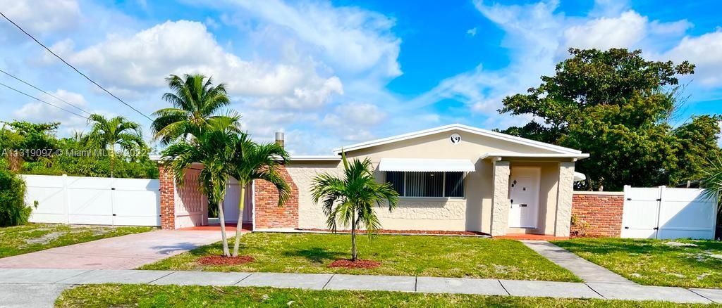 Recently Rented: $2,900 (3 beds, 1 baths, 1294 Square Feet)