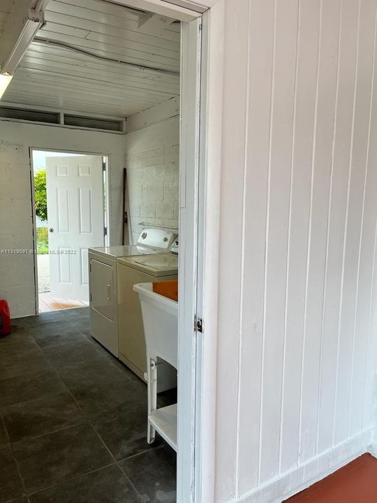 Recently Rented: $2,900 (3 beds, 1 baths, 1294 Square Feet)