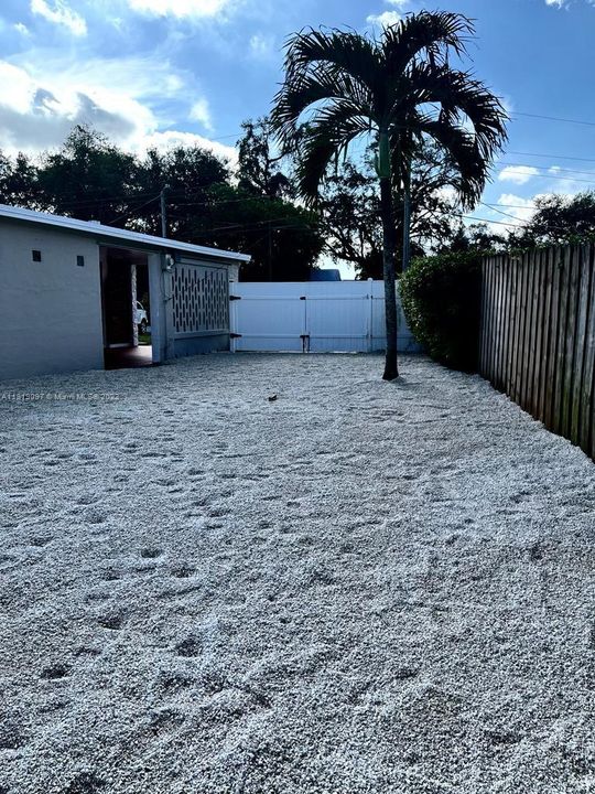Recently Rented: $2,900 (3 beds, 1 baths, 1294 Square Feet)