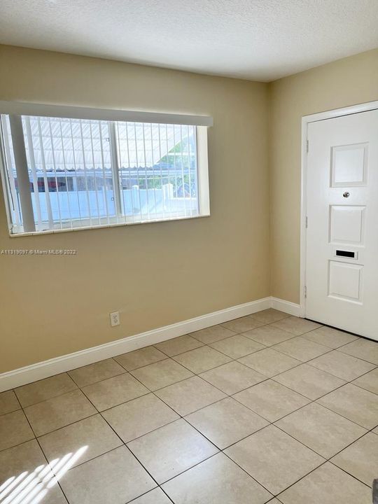 Recently Rented: $2,900 (3 beds, 1 baths, 1294 Square Feet)