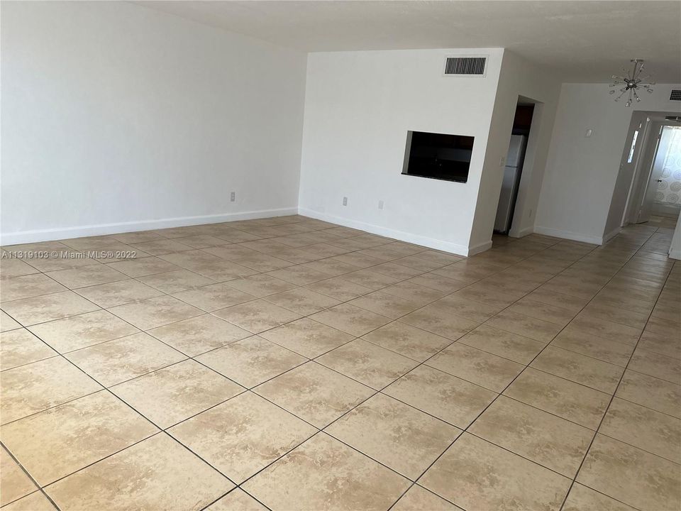 Recently Sold: $176,900 (1 beds, 1 baths, 974 Square Feet)