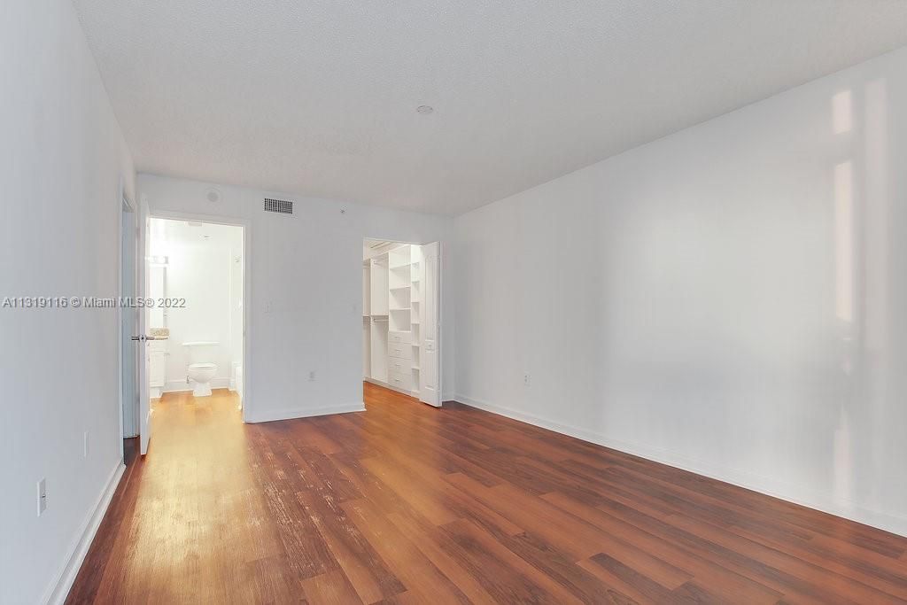Recently Rented: $2,394 (1 beds, 1 baths, 842 Square Feet)