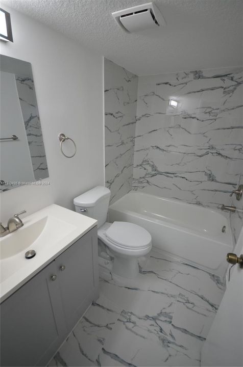 На продажу: $249,000 (2 спален, 2 ванн, 822 Квадратных фут)
